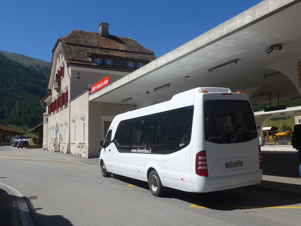 (218'461) - Aus Italien: Silvestri, Livigno - FX-489 FG - Mercedes am 5. Juli 2020 beim Bahnhof Zernez
