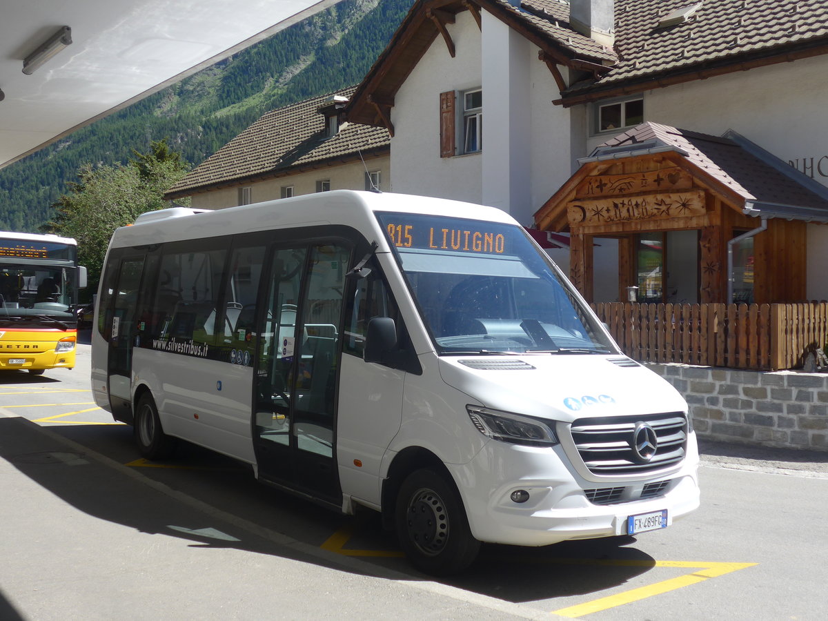 (218'463) - Aus Italien: Silvestri, Livigno - FX-489 FG - Mercedes am 5. Juli 2020 beim Bahnhof Zernez