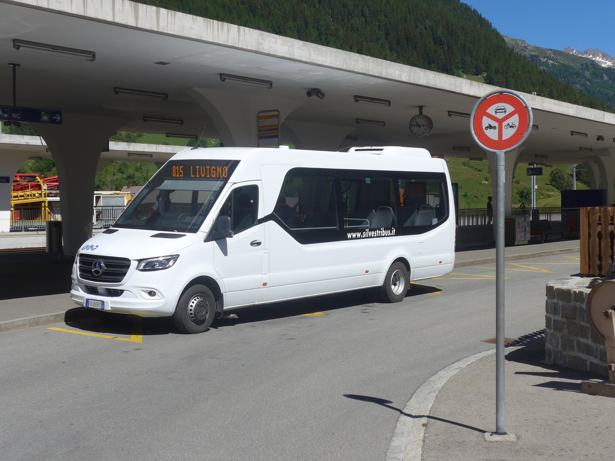 (218'466) - Aus Italien: Silvestri, Livigno - FX-489 FG - Mercedes am 5. Juli 2020 beim Bahnhof Zernez