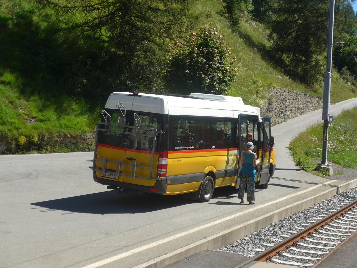 (218'468) - PostAuto Graubnden - GR 102'312 - Mercedes am 5. Juli 2020 beim Bahnhof Guarda