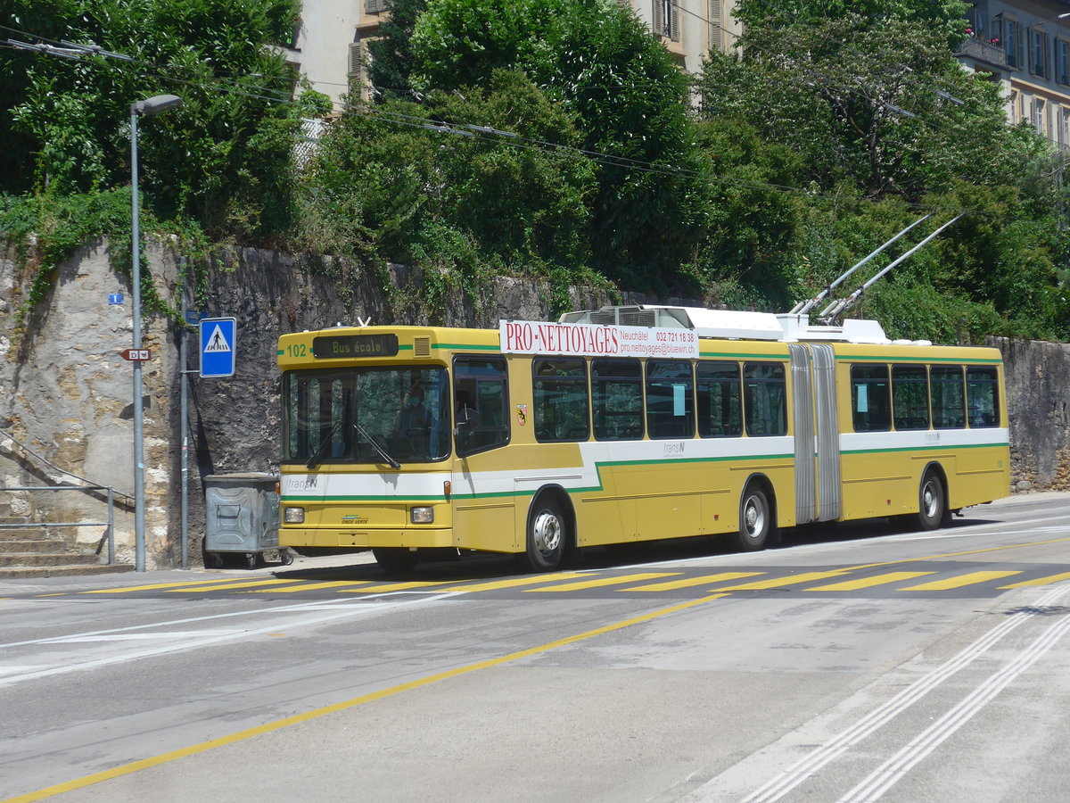 (218'548) - transN, La Chaux-de-Fonds - Nr. 102 - NAW/Hess Gelenktrolleybus (ex TN Neuchtel Nr. 102) am 6. Juli 2020 beim Bahnhof Neuchtel
