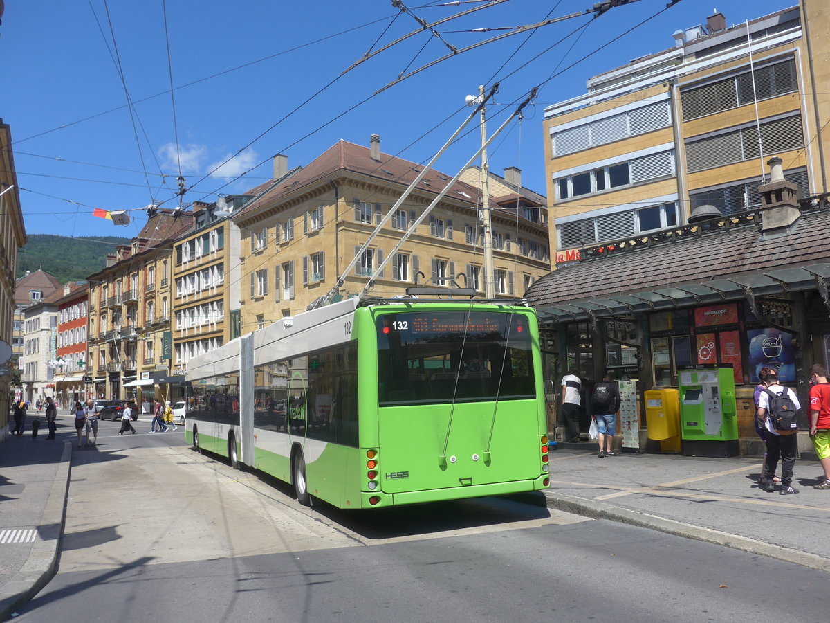 (218'559) - transN, La Chaux-de-Fonds - Nr. 132 - Hess/Hess Gelenktrolleybus (ex TN Neuchtel Nr. 132) am 6. Juli 2020 in Neuchtel, Place Pury