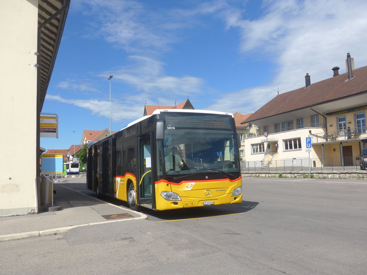 (218'574) - Wieland, Murten - Nr. 92/FR 300'634 - Mercedes am 6. Juli 2020 beim Bahnhof Kerzers