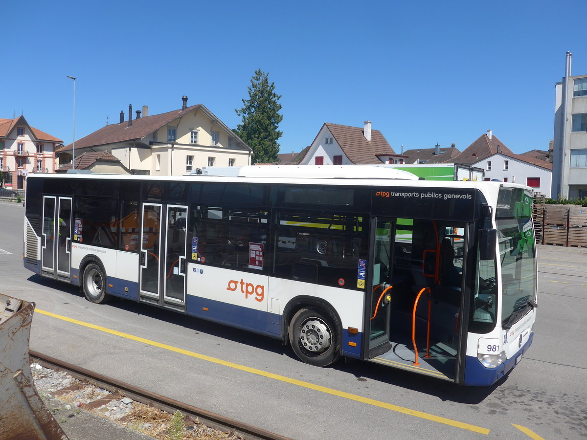 (219'243) - Genve-Tours, Genve - Nr. 981/GE 960'802 - Mercedes am 27. Juli 2020 beim Bahnhof Kerzers