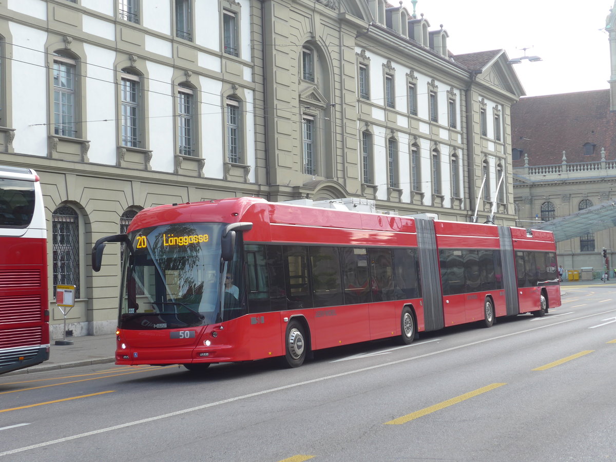(219'321) - Bernmobil, Bern - Nr. 50 - Hess/Hess Doppelgelenktrolleybus am 2. August 2020 beim Bahnhof Bern