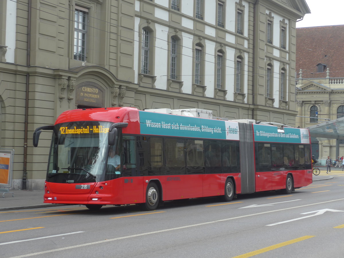 (219'428) - Bernmobil, Bern - Nr. 28 - Hess/Hess Gelenktrolleybus am 2. August 2020 beim Bahnhof Bern