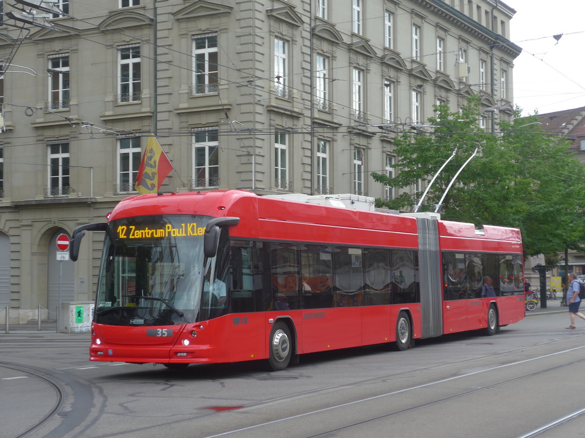 (219'430) - Bernmobil, Bern - Nr. 35 - Hess/Hess Gelenktrolleybus am 2. August 2020 beim Bahnhof Bern