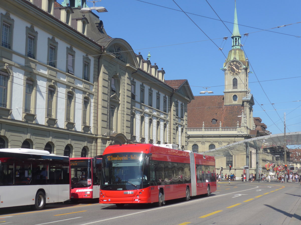 (219'605) - Bernmobil, Bern - Nr. 36 - Hess/Hess Gelenktrolleybus am 9. August 2020 beim Bahnhof Bern