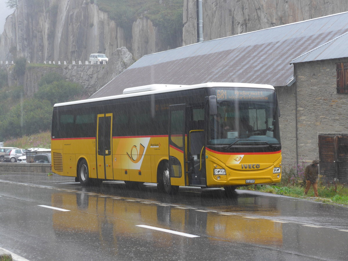 (219'933) - PostAuto Bern - BE 487'695 - Iveco am 22. August 2020 in Gletsch, Post