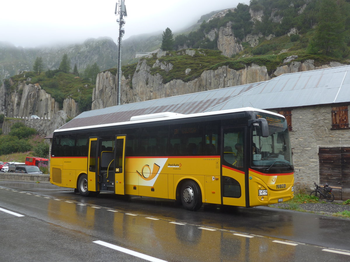(219'935) - PostAuto Bern - BE 487'695 - Iveco am 22. August 2020 in Gletsch, Post