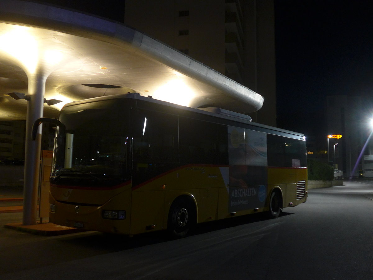 (220'019) - Autotour, Visp - VS 86'620 - Irisbus am 22. August 2020 beim Bahnhof Visp