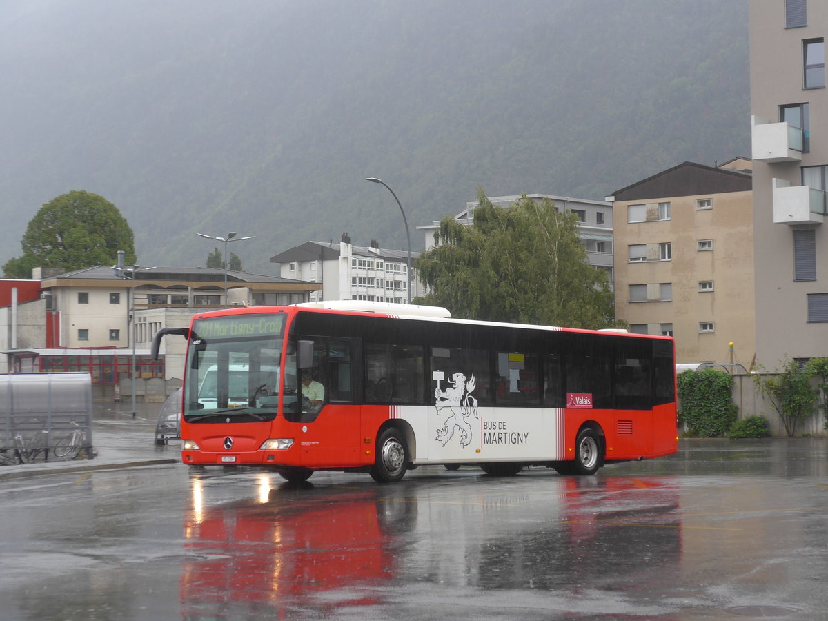 (220'261) - TMR Martigny - Nr. 121/VS 1104 - Mercedes am 30. August 2020 beim Bahnhof Martigny