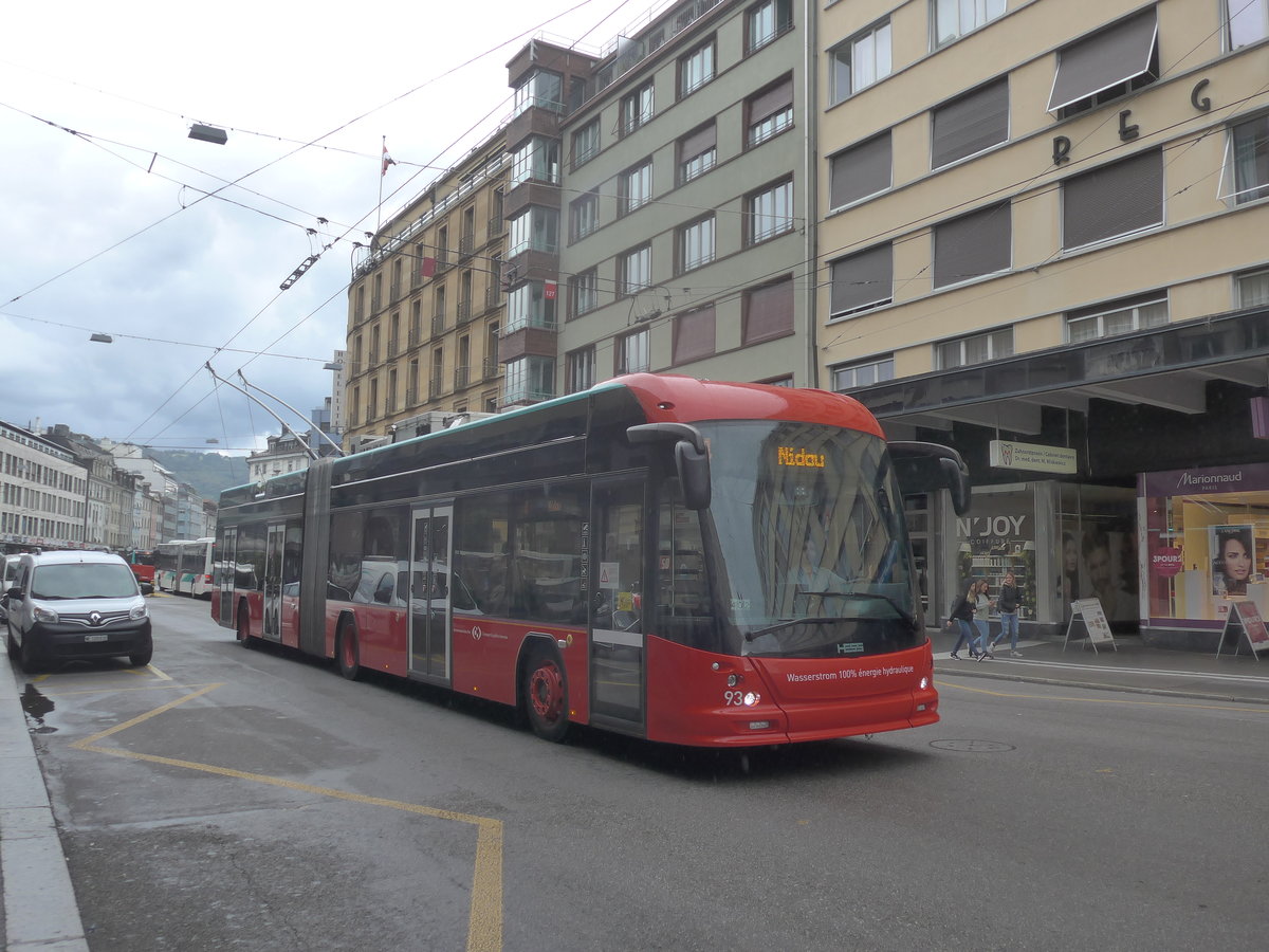 (220'418) - VB Biel - Nr. 93 - Hess/Hess Gelenktrolleybus am 31. August 2020 beim Bahnhof Biel