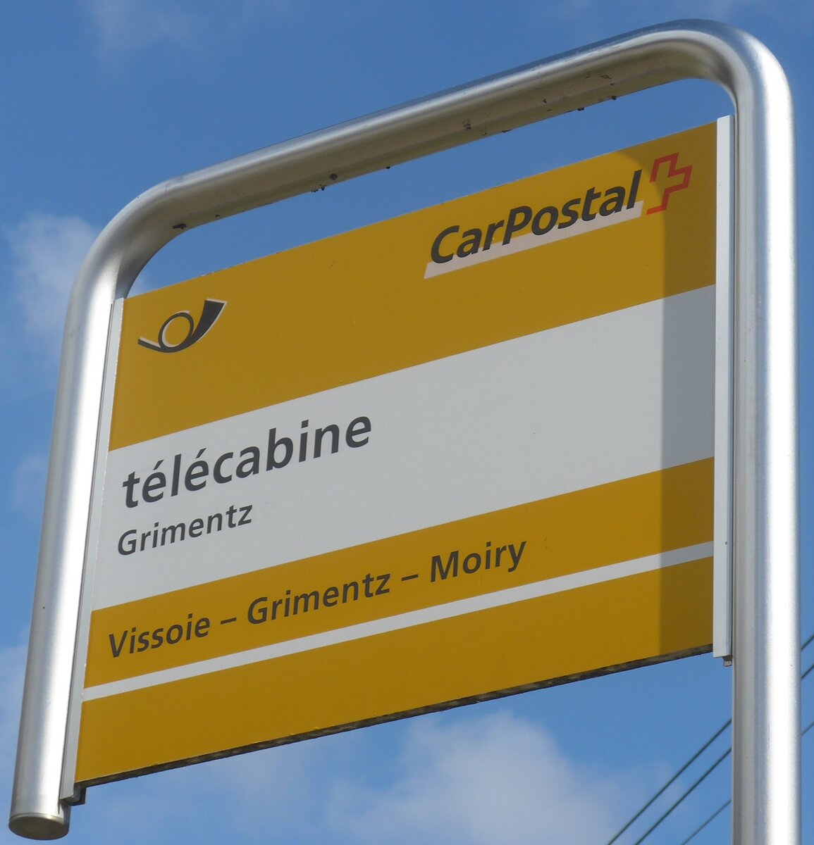 (220'485) - PostAuto-Haltestellenschild - Grimentz, tlcabine - am 6. September 2020
