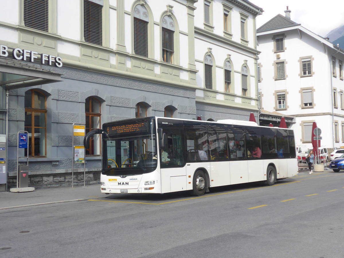 (220'525) - PostAuto Wallis - VS 449'116 - MAN am 6. September 2020 beim Bahnhof Brig
