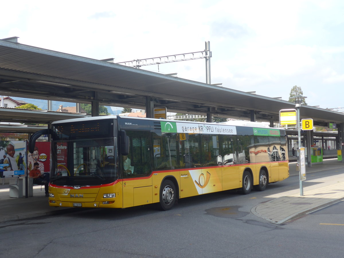 (220'887) - PostAuto Bern - BE 718'991 - MAN am 21. September 2020 beim Bahnhof Spiez