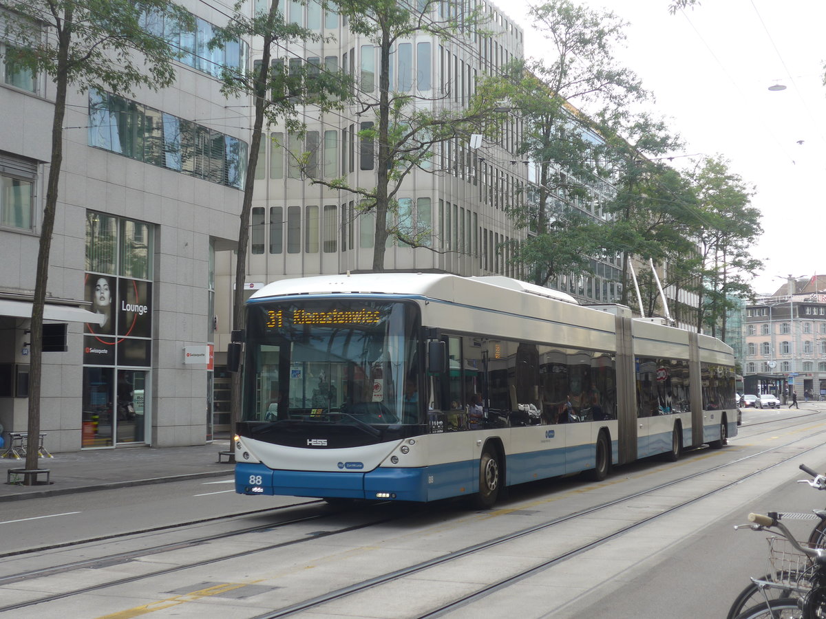 (220'958) - VBZ Zrich - Nr. 88 - Hess/Hess Doppelgelenktrolleybus am 22. September 2020 in Zrich, Lwenstrasse