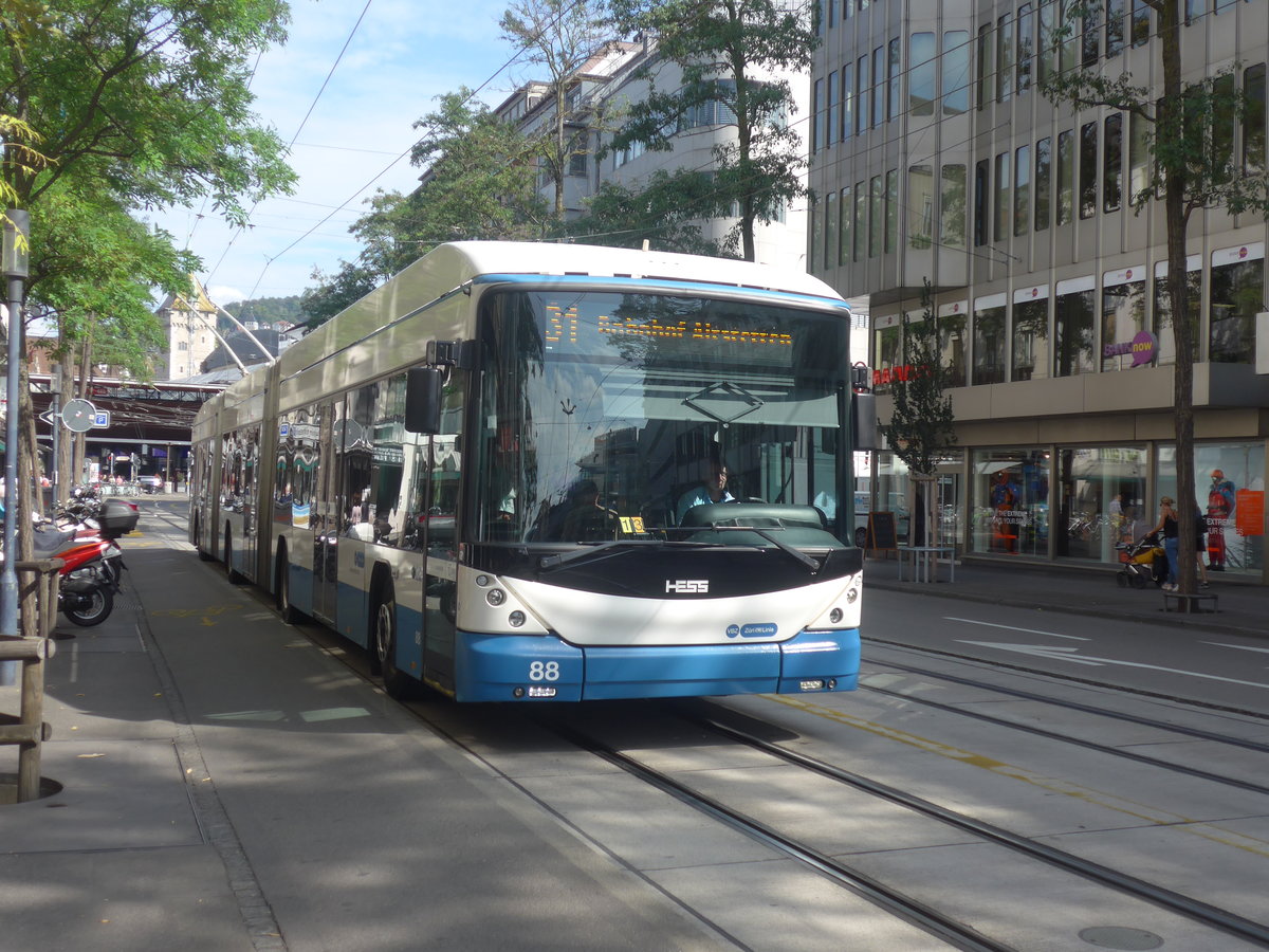 (220'977) - VBZ Zrich - Nr. 88 - Hess/Hess Doppelgelenktrolleybus am 22. September 2020 in Zrich, Lwenstrasse