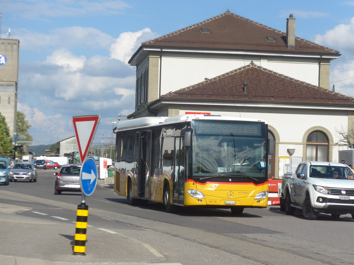 (221'114) - CarPostal Ouest - VD 613'443 - Mercedes am 23. September 2020 beim Bahnhof Moudon