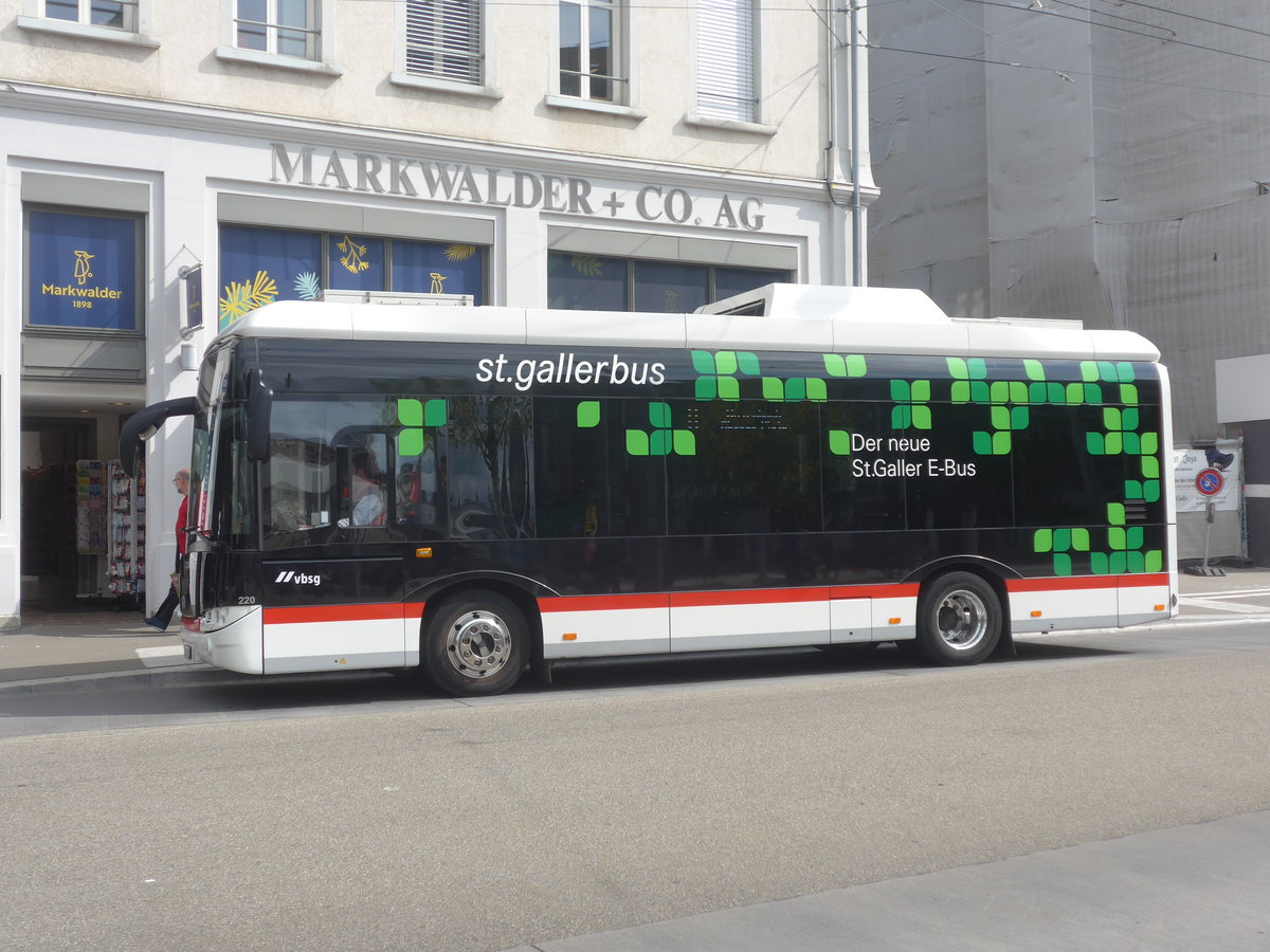 (221'241) - St. Gallerbus, St. Gallen - Nr. 220/SG 198'220 - Solaris am 24. September 2020 beim Bahnhof St. Gallen