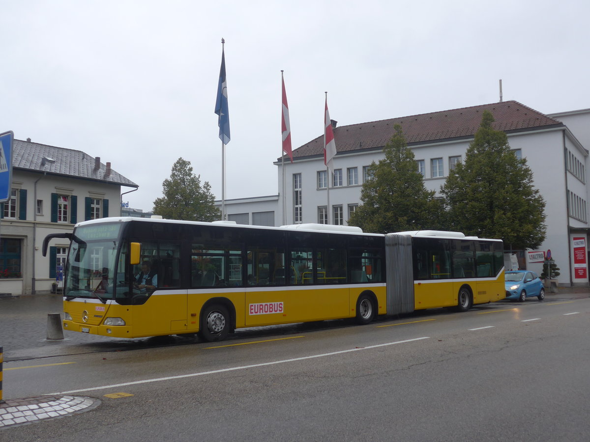 (221'319) - Interbus, Yverdon - Nr. 215/AG 559'334 - Mercedes (ex BVB Basel Nr. 794; ex ASN Stadel Nr. 199) am 25. September 2020 beim Bahnhof Zofingen (Einsatz Eurobus)