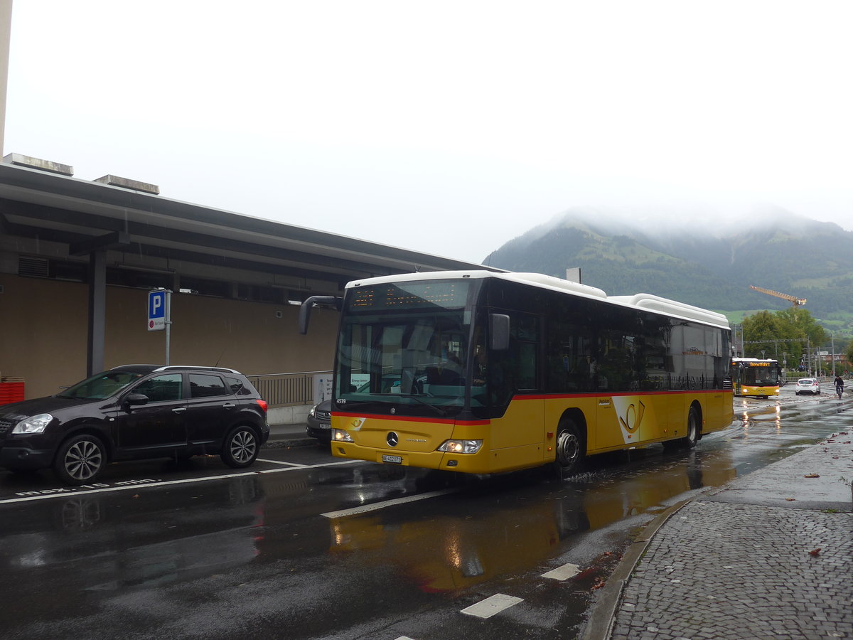 (221'425) - PostAuto Bern - BE 412'071 - Mercedes (ex AVG Meiringen Nr. 71) am 25. September 2020 beim Bahnhof Sarnen