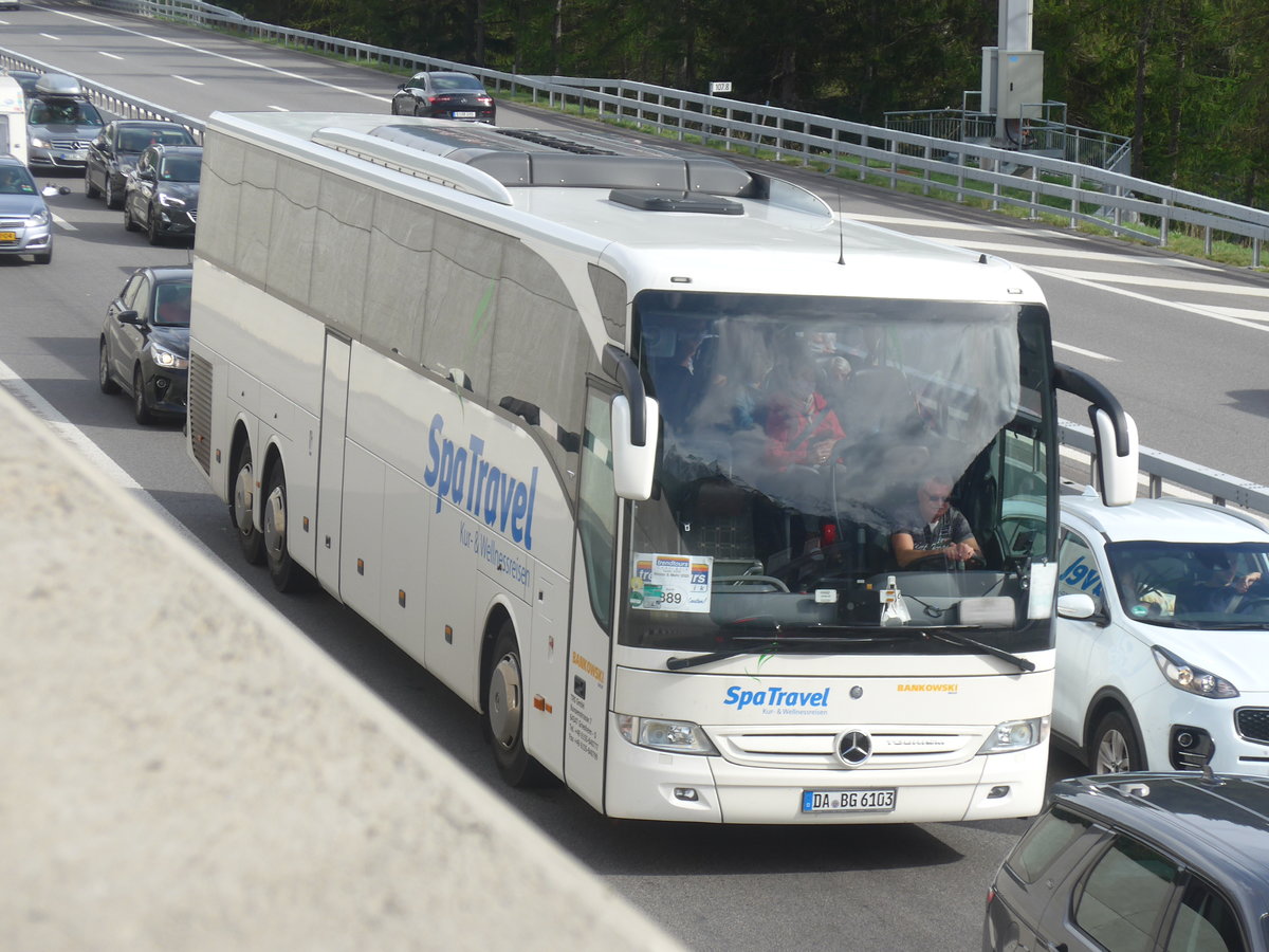 (221'523) - Aus Deutschland: Spa Travel, Griesheim - DA-BG 6103 - Mercedes am 26. September 2020 in Airolo, Autobahn