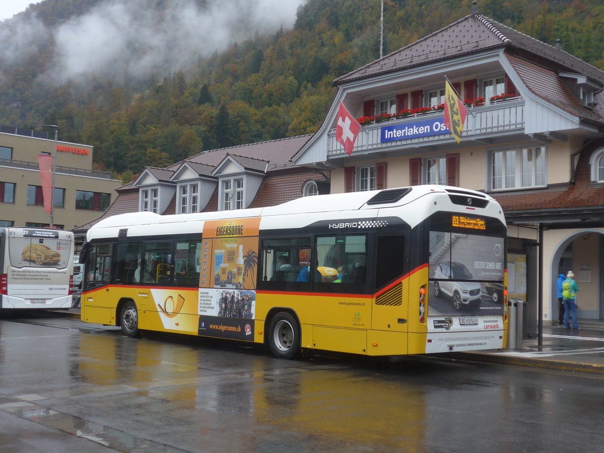 (221'666) - PostAuto Bern - BE 610'543 - Volvo am 10. Oktober 2020 beim Bahnhof Interlaken Ost