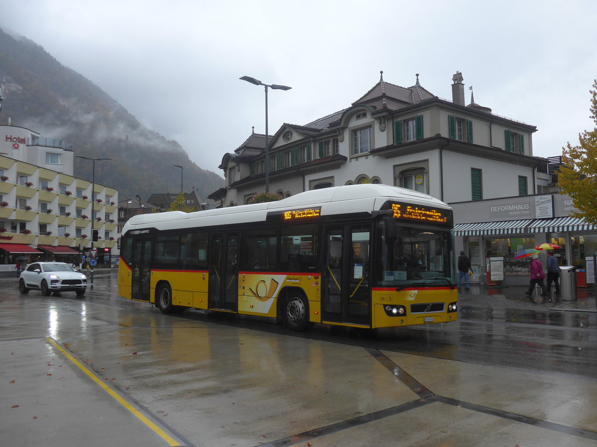 (221'681) - PostAuto Bern - BE 610'541 - Volvo am 10. Oktober 2020 beim Bahnhof Interlaken West
