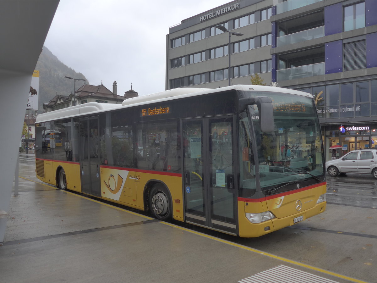 (221'683) - PostAuto Bern - BE 610'546 - Mercedes am 10. Oktober 2020 beim Bahnhof Interlaken West