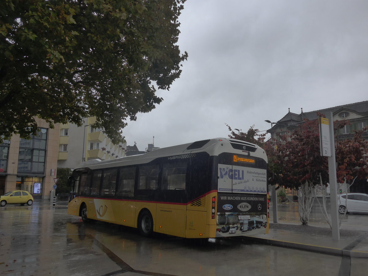 (221'690) - PostAuto Bern - BE 610'544 - Volvo am 10. Oktober 2020 beim Bahnhof Interlaken Ost