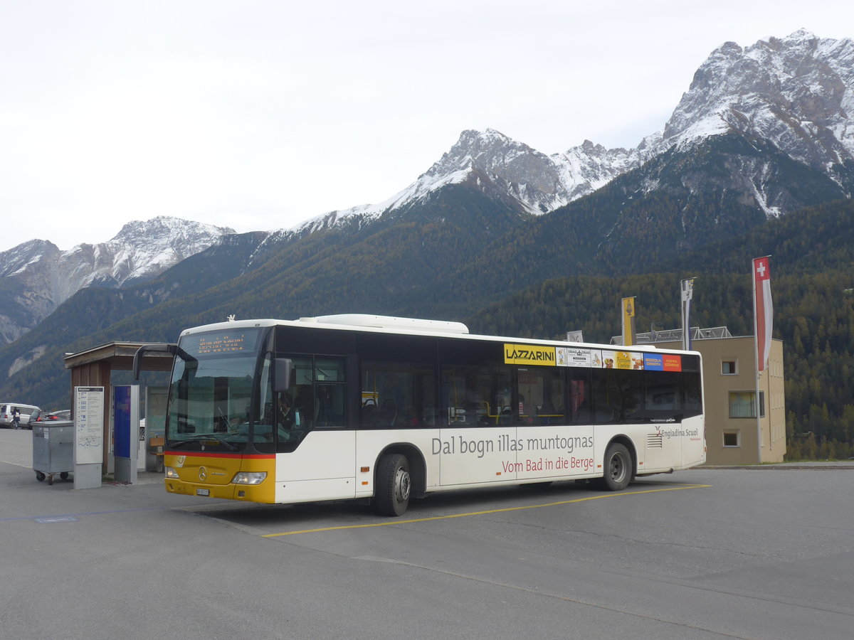 (222'160) - PostAuto Graubnden - GR 165'111 - Mercedes am 20. Oktober 2020 beim Bahnhof Scuol-Tarasp