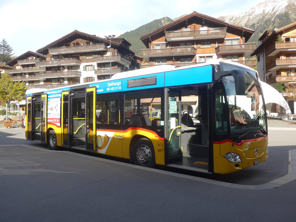 (222'164) - PostAuto Graubnden - GR 168'854 - Mercedes am 20. Oktober 2020 beim Bahnhof Klosters