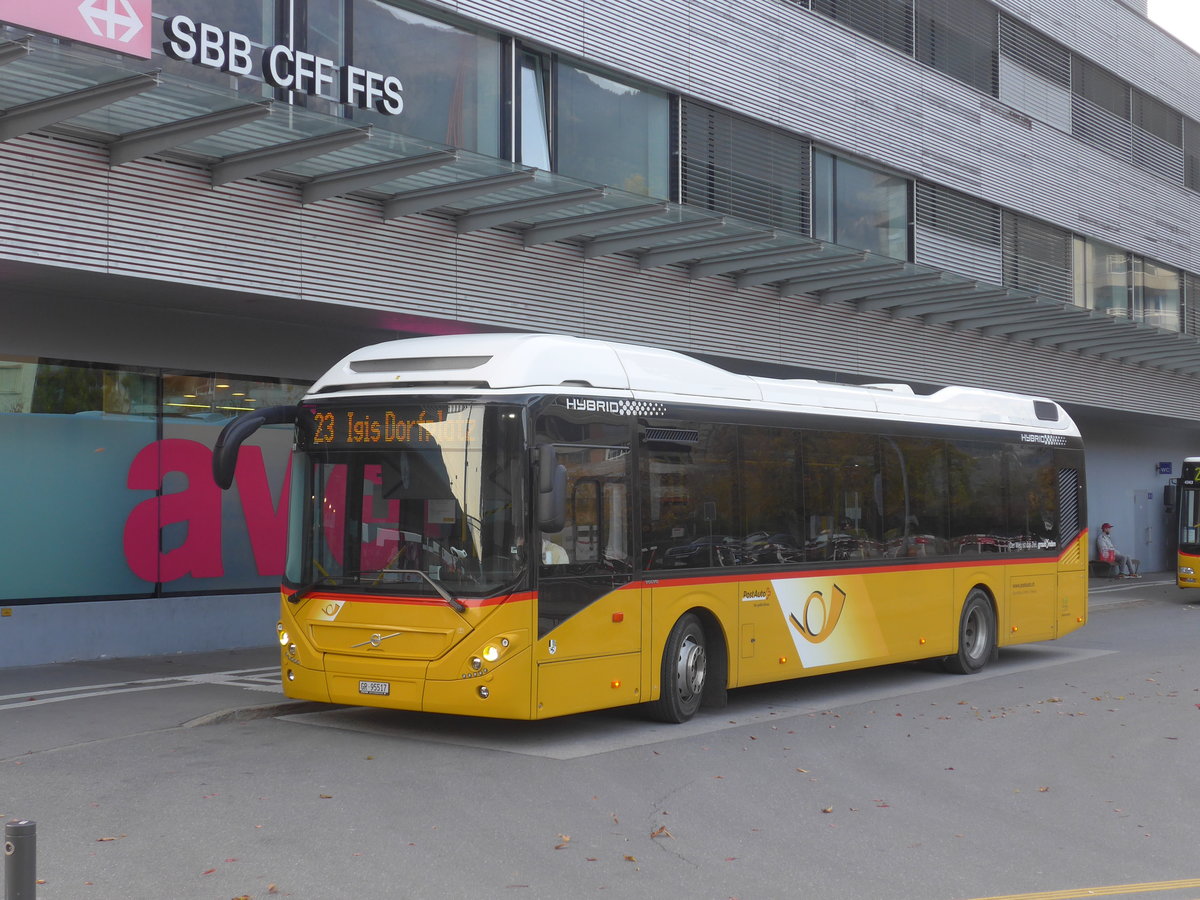 (222'182) - Dnser, Trimmis - GR 95'517 - Volvo am 20. Oktober 2020 beim Bahnhof Landquart