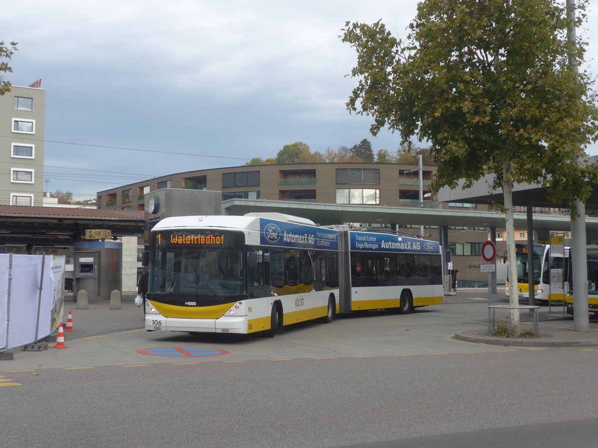 (222'195) - VBSH Schaffhausen - Nr. 106 - Hess/Hess Gelenktrolleybus am 21. Oktober 2020 beim Bahnhof Schaffhausen