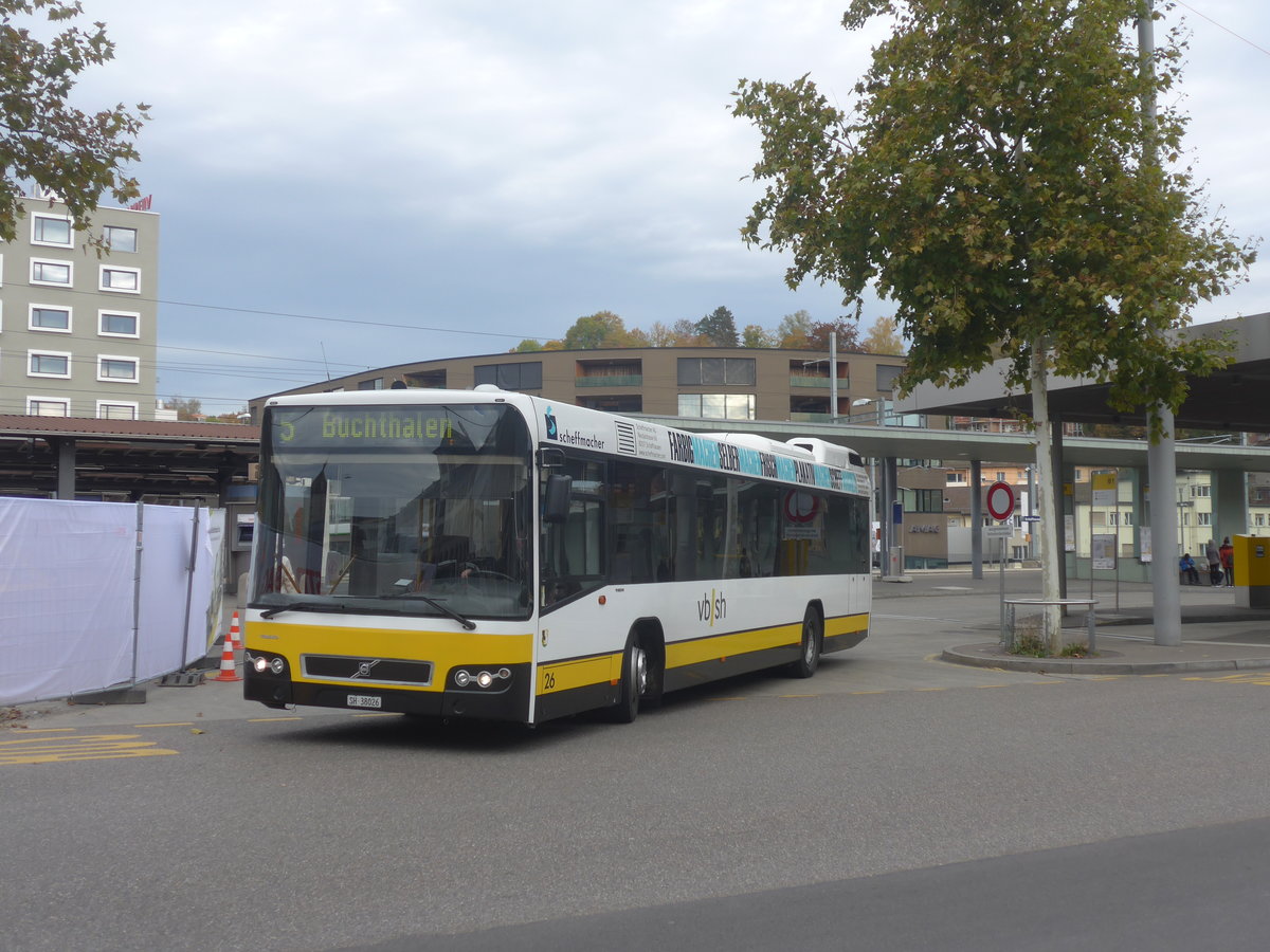 (222'197) - VBSH Schaffhausen - Nr. 26/SH 38'026 - Volvo am 21. Oktober 2020 beim Bahnhof Schaffhausen