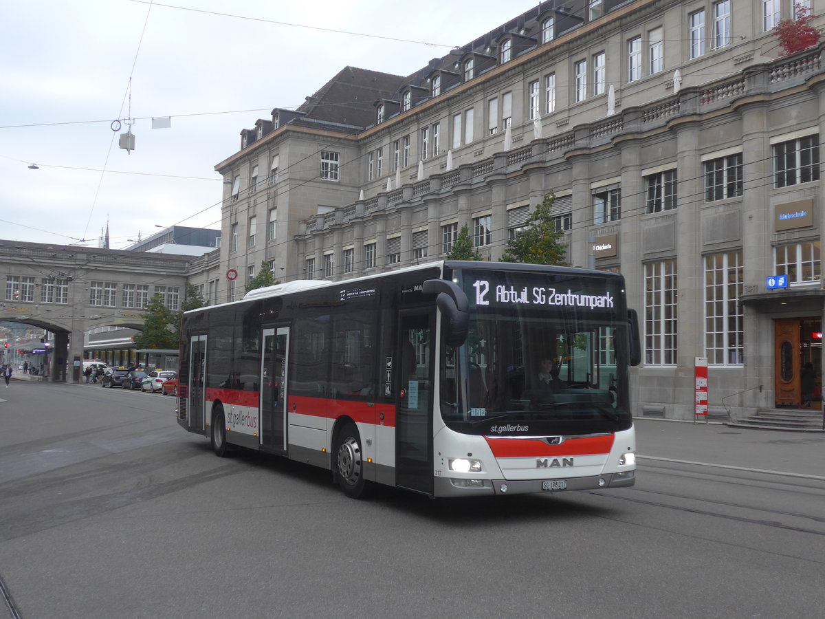 (222'344) - St. Gallerbus, St. Gallen - Nr. 217/SG 198'217 - MAN am 21. Oktober 2020 beim Bahnhof St. Gallen