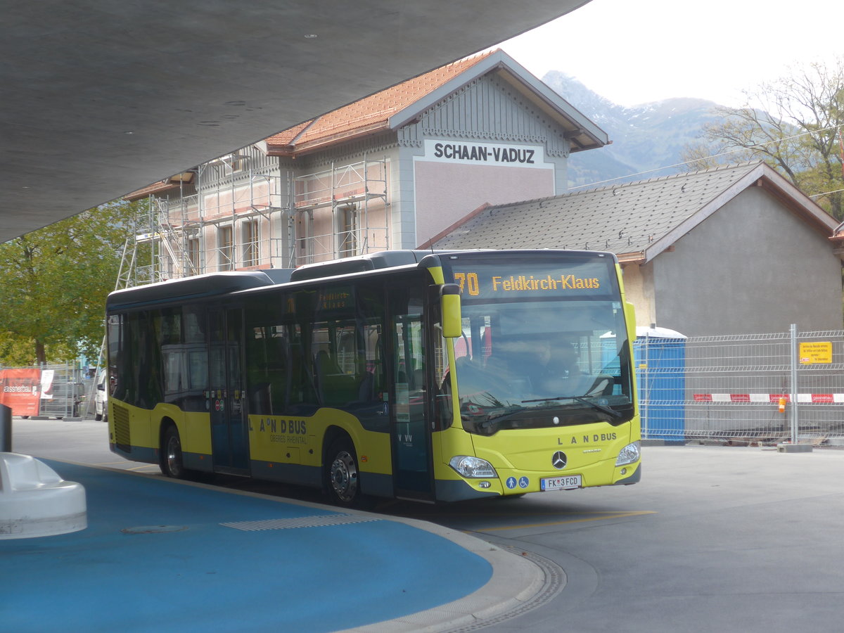 (222'429) - Aus Oesterreich: Landbus Oberes Rheintal, Feldkirch - FK 3 FCD - Mercedes am 22. Oktober 2020 beim Bahnhof Schaan