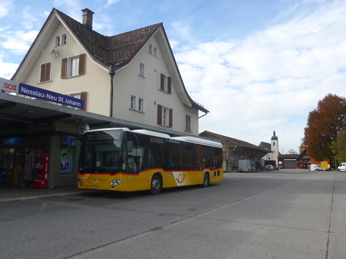 (222'436) - PostAuto Ostschweiz - SG 445'301 - Mercedes am 22. Oktober 2020 beim Bahnhof Nesslau-Neu St. Johann