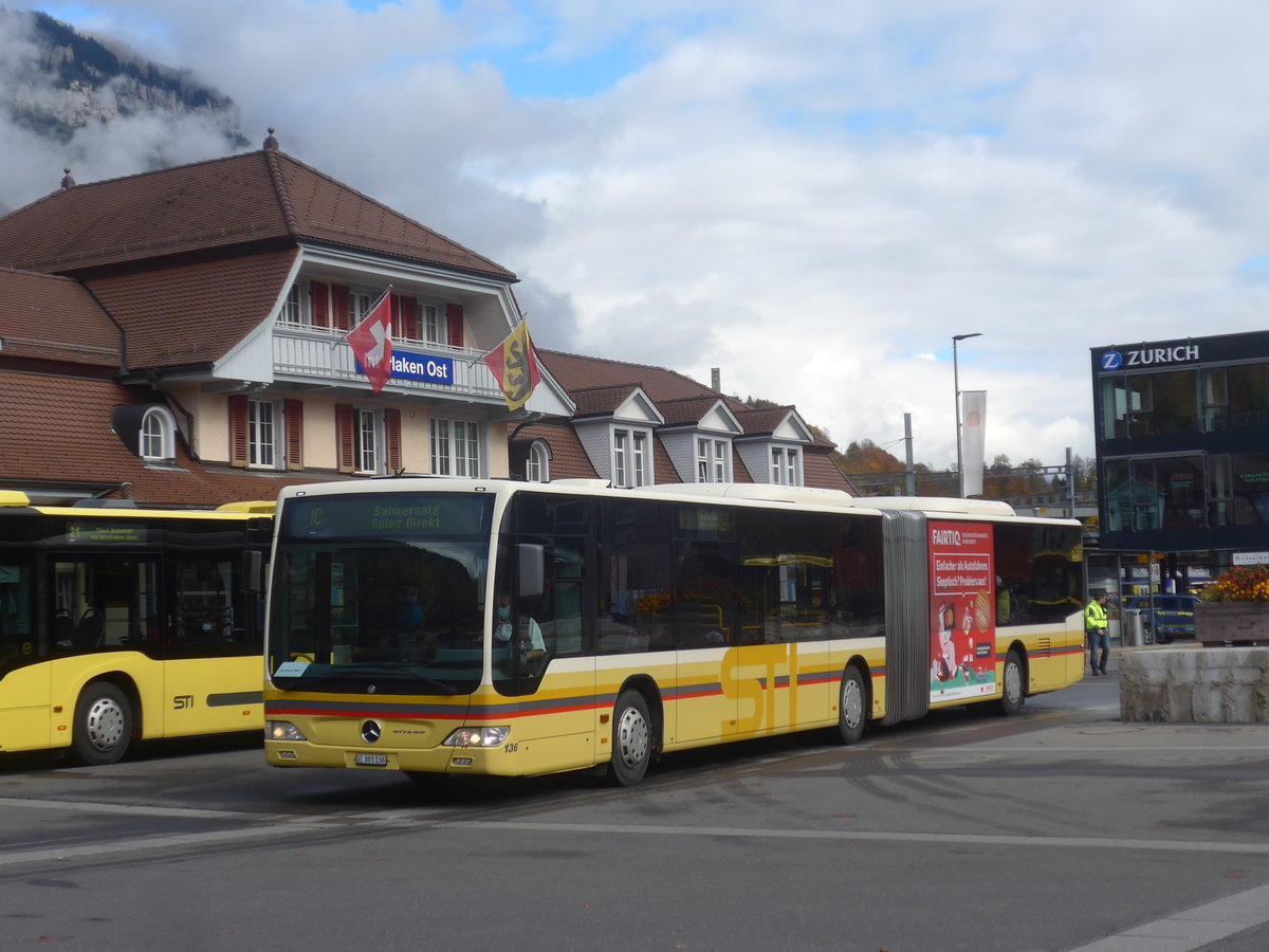 (222'625) - STI Thun - Nr. 136/BE 801'136 - Mercedes am 24. Oktober 2020 beim Bahnhof Interlaken Ost