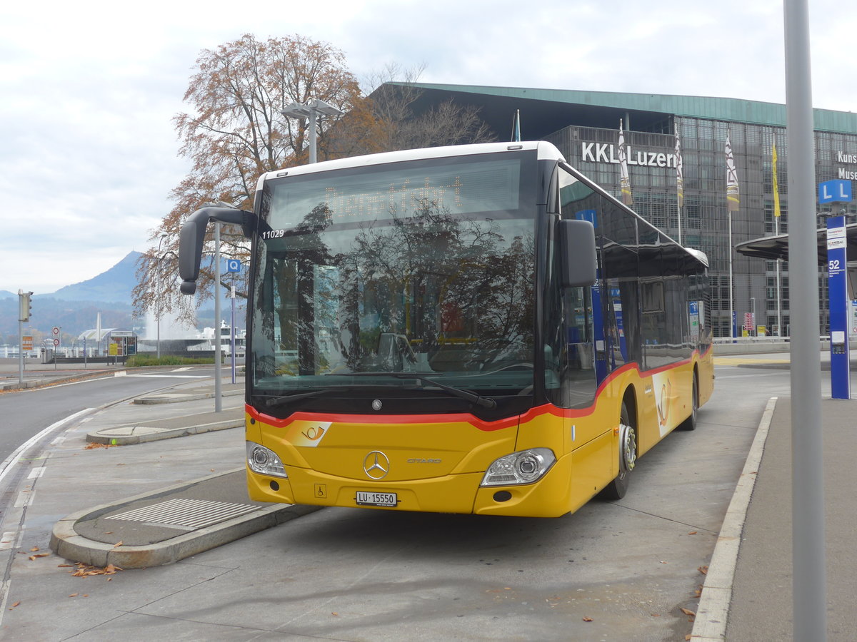 (222'779) - Bucheli, Kriens - Nr. 28/LU 15'550 - Mercedes am 1. November 2020 beim Bahnhof Luzern