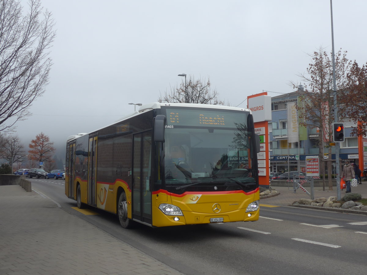 (222'878) - PostAuto Bern - BE 654'089 - Mercedes am 28. November 2020 beim Bahnhof Spiez