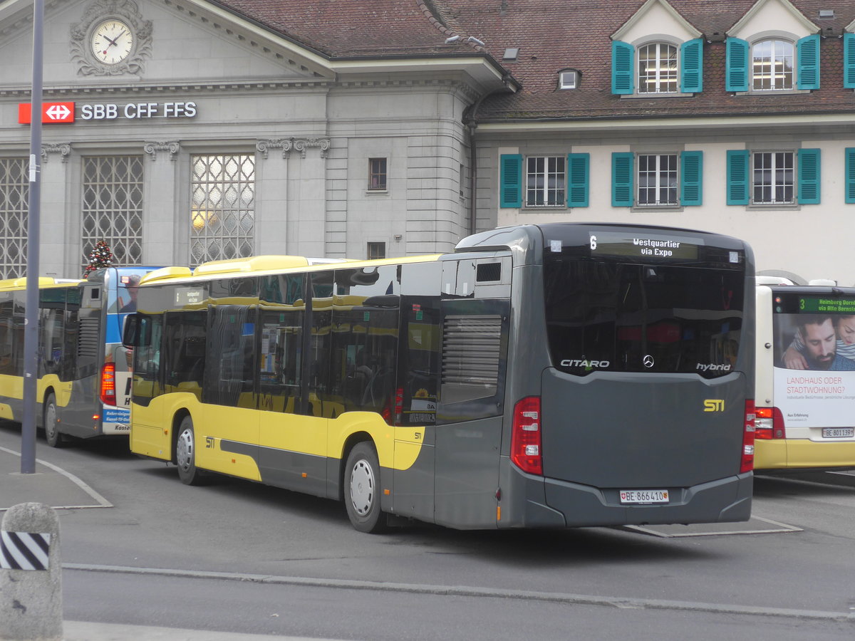 (222'937) - STI Thun - Nr. 410/BE 866'410 - Mercedes am 4. Dezember 2020 beim Bahnhof Thun