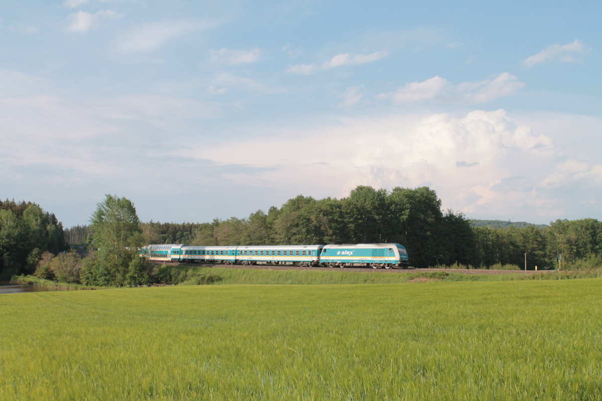 223 065 zieht den ALX84112 Hof - M�nchen bei Oberteich. 27.05.18