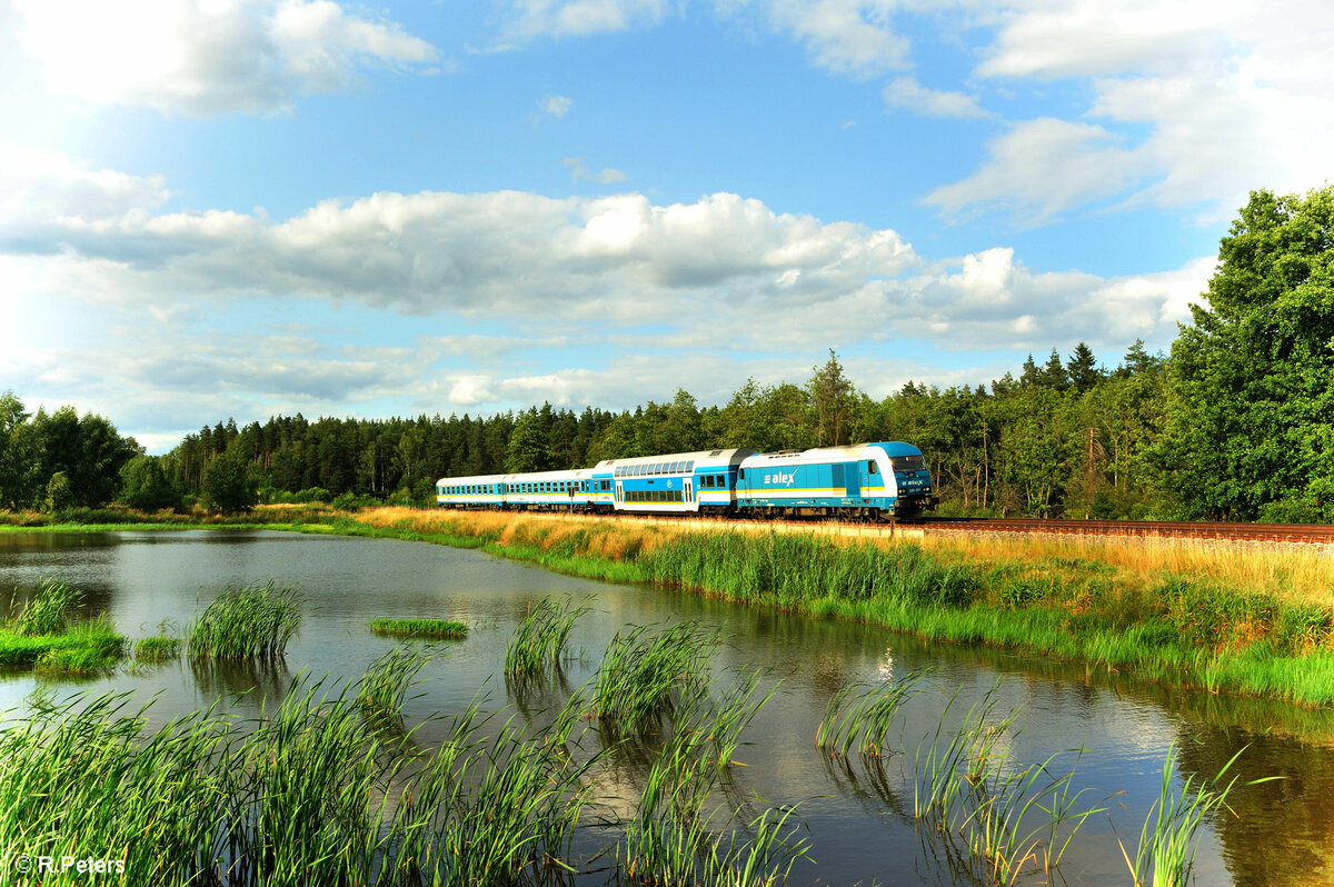 223 071 mit dem RE2 ALX 79852 Hof - München südlich von Wiesau/oberpfalz. 13.07.23