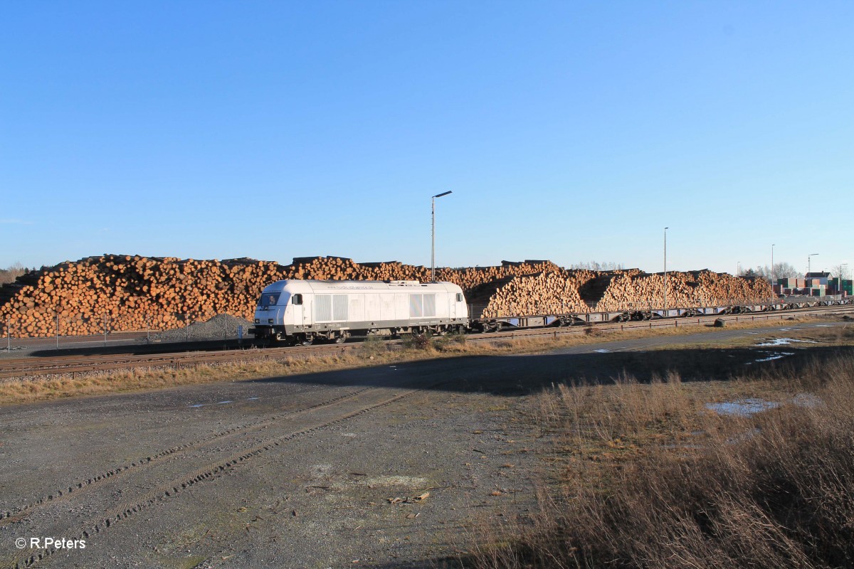 223 143 rangiert in Wiesau mit dem ersten Teil des Containerzuges Hamburg - Wiesau. 29.02.16