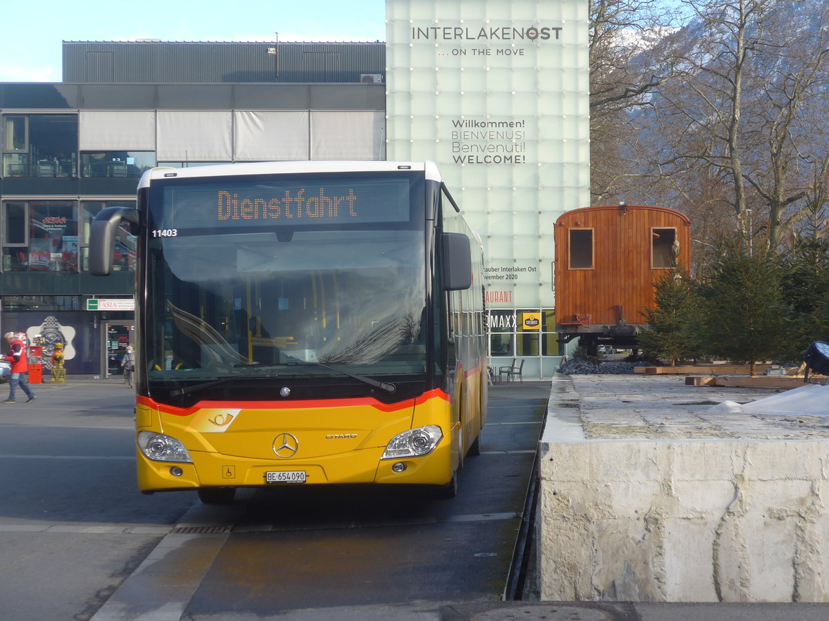 (223'036) - PostAuto Bern - BE 654'090 - Mercedes am 16. Dezember 2020 beim Bahnhof Interlaken Ost