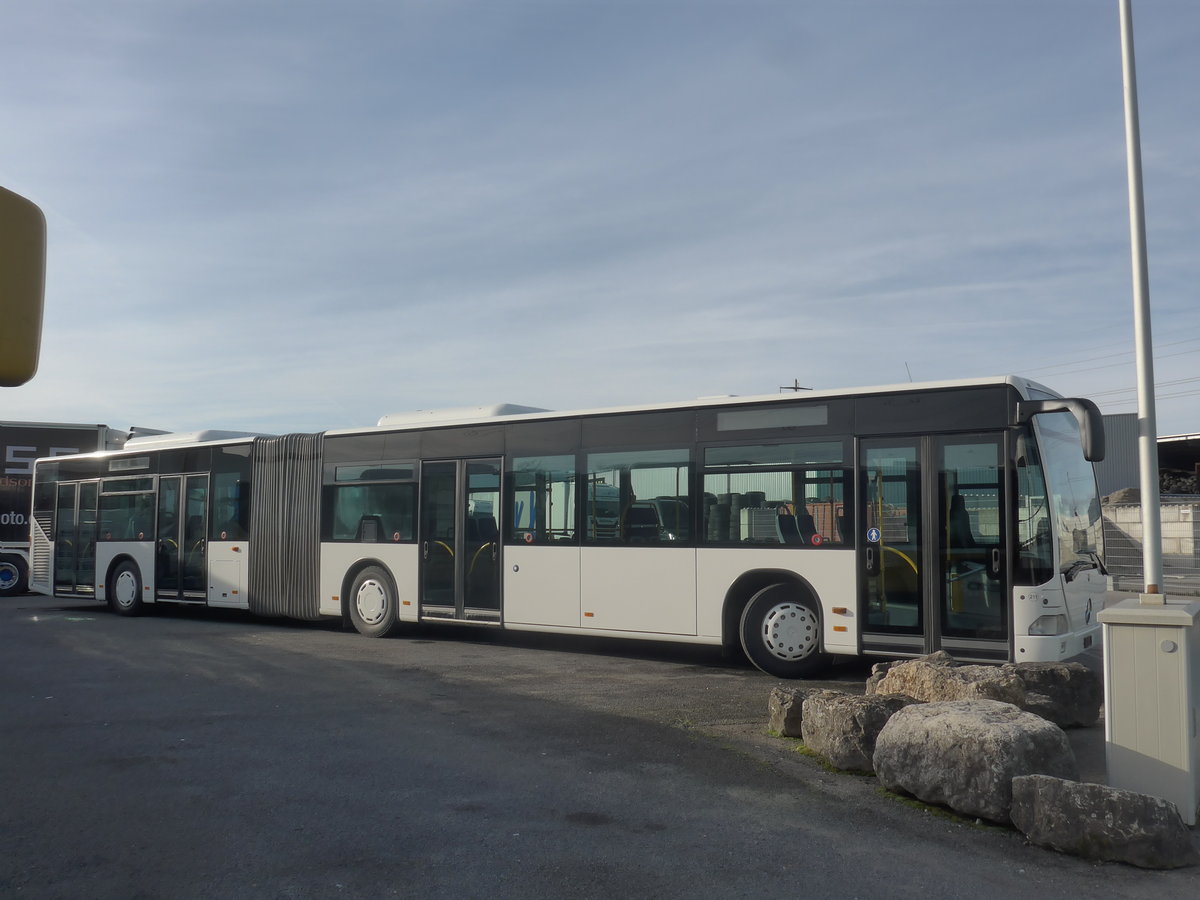 (223'099) - Interbus, Yverdon - Nr. 211 - Mercedes (ex BVB Basel Nr. 792; ex VZO Grningen Nr. 24) am 26. Dezember 2020 in Kerzers, Interbus