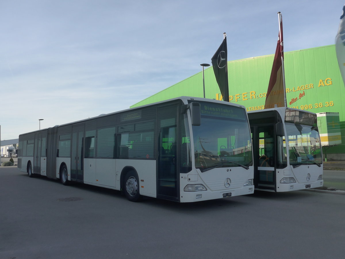 (223'103) - Interbus, Yverdon - Nr. 213 - Mercedes (ex BVB Basel Nr. 791; ex Knecht, Windisch; ex AAGS Schwyz Nr. 84; ex VR La Chaux-de-Fonds Nr. 228) am 26. Dezember 2020 in Kerzers, Interbus