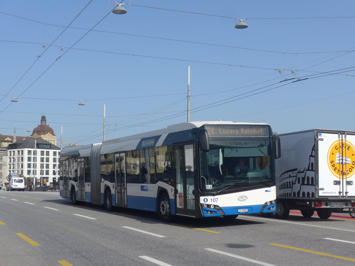(223'785) - VBL Luzern - Nr. 107/LU 15'057 - Solaris am 26. Februar 2021 in Luzern, Bahnhofbrcke
